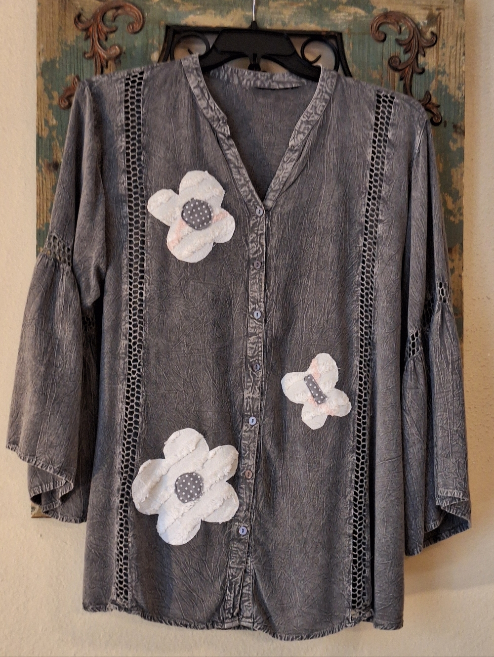 Rework Patchwork Gray Button-Front Floral Applique Blouse W/Bell Sleeves Size XL - Picture 4 of 8